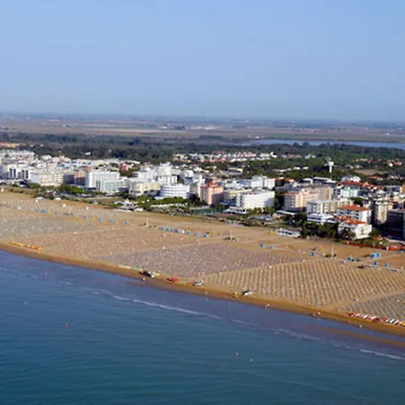 Three-bedroom 500 Metres From The - By Beahost * Bibione