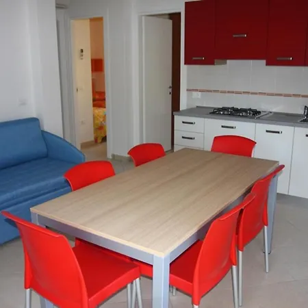 Three-bedroom 500 Metres From The - By Beahost Apartament *